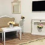 Bella לינה וארוחת בוקר 3*
