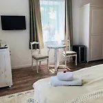 לינה וארוחת בוקר Bella 3*