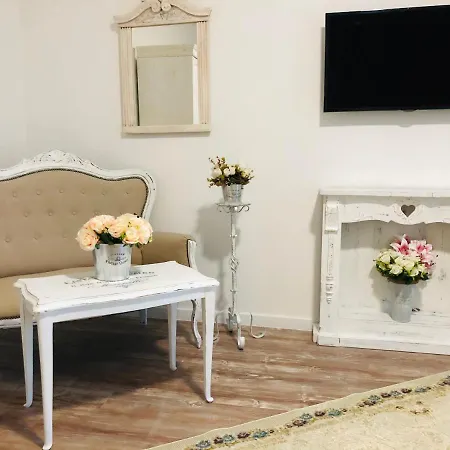 Bella Bed & Breakfast 3*