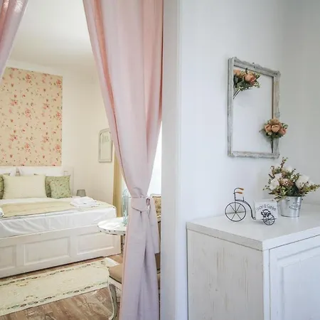 לינה וארוחת בוקר Bella 4*