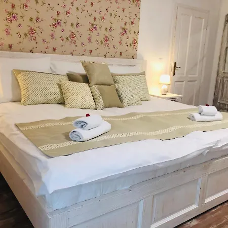 Bella Bed & Breakfast *