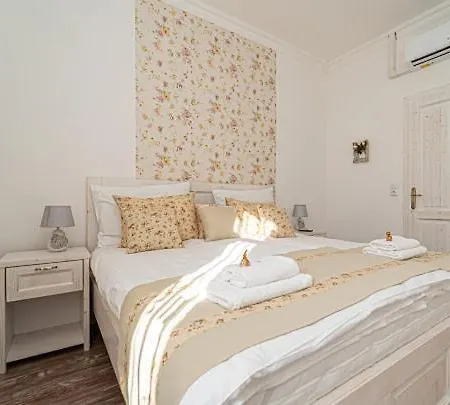 Bella Bed & Breakfast *