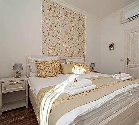 Bella Bed and Breakfast 4*