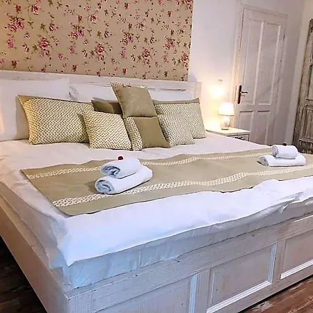 فندق مبيت وإفطار Bella 4*