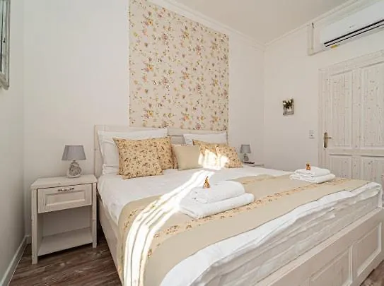Bella Bed & Breakfast 3*